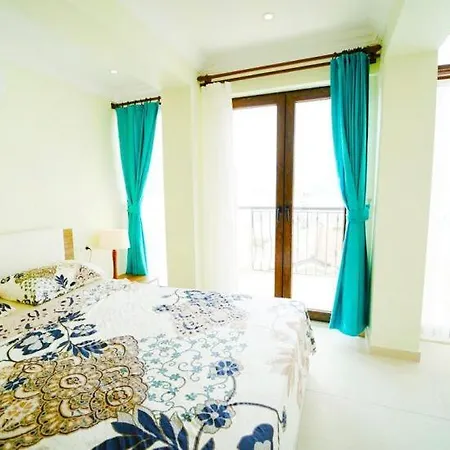 Kalkan'da Denize Yakin Havuzlu Jakuzili