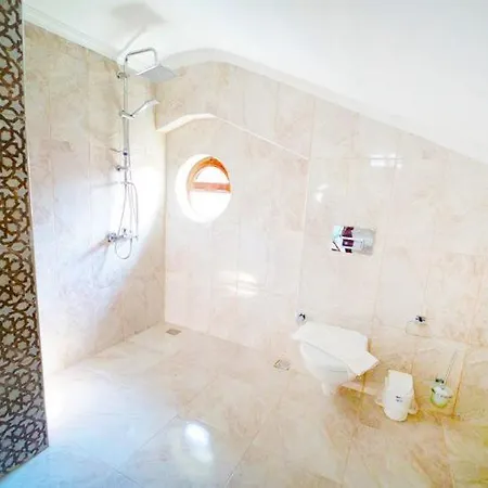 וילה Kalkan'da Denize Yakin Havuzlu Jakuzili
