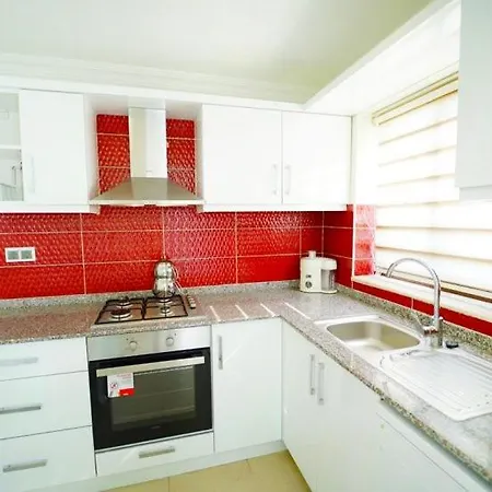 Kalkan'da Denize Yakin Havuzlu Jakuzili