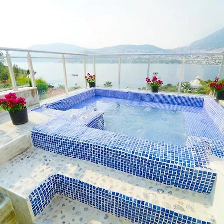 וילה Kalkan'da Denize Yakin Havuzlu Jakuzili