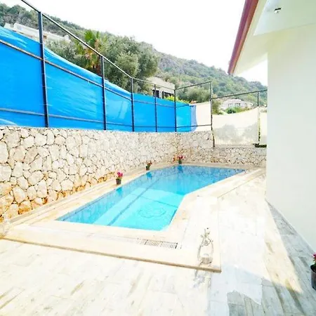 וילה Kalkan'da Denize Yakin Havuzlu Jakuzili